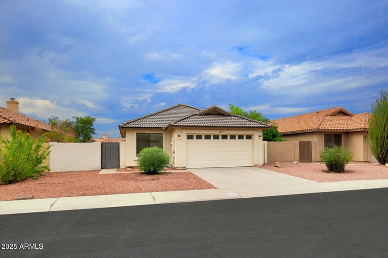 3925 Graythorn St, Phoenix, AZ 85044