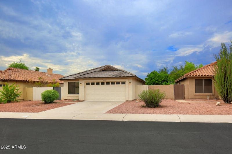 3925 Graythorn St, Phoenix, AZ 85044
