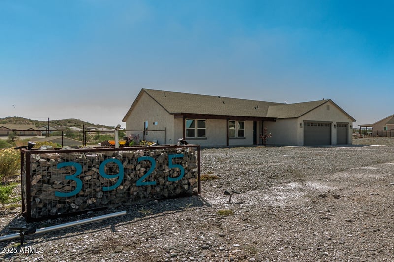 3925 Moon Dust Trl, San Tan Valley, AZ 85144