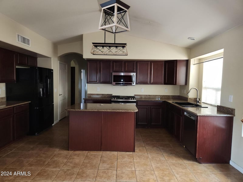 3925 W Kings Ave, Phoenix, AZ 85053