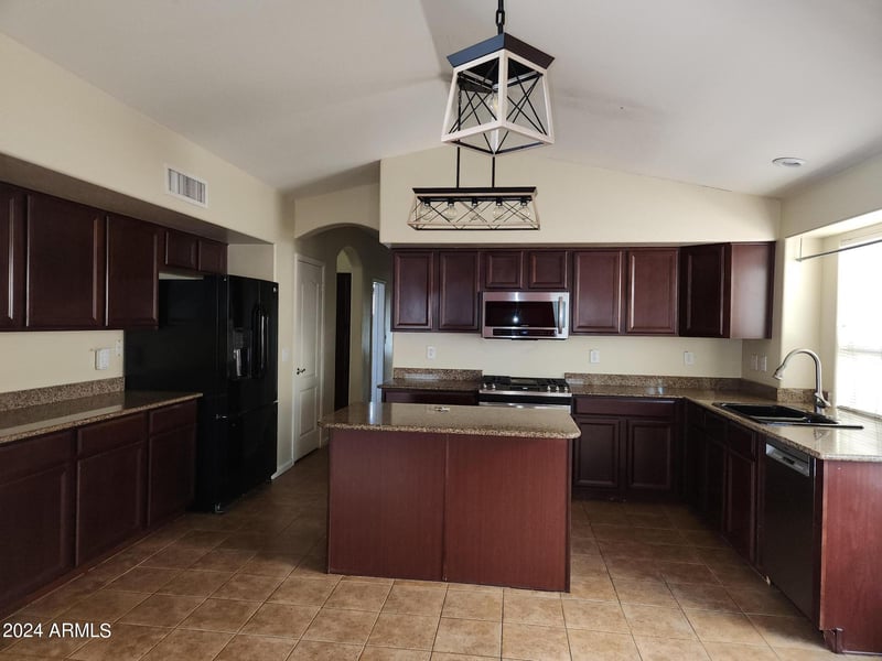 3925 W Kings Ave, Phoenix, AZ 85053