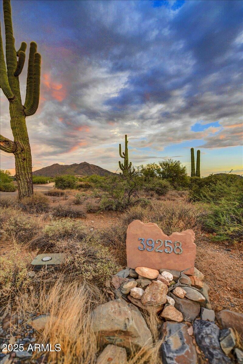 39258 Ridgeway Dr, Cave Creek, AZ 85331