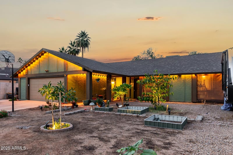 3926 Glenaire Dr, Phoenix, AZ 85053