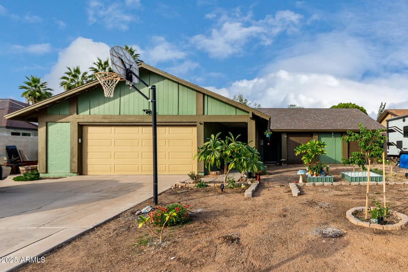 3926 Glenaire Dr, Phoenix, AZ 85053