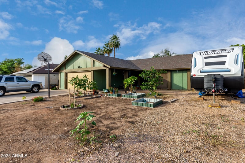 3926 Glenaire Dr, Phoenix, AZ 85053