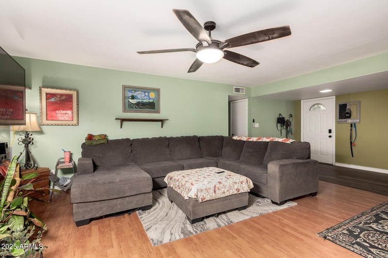 3926 Glenaire Dr, Phoenix, AZ 85053