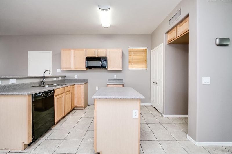 3929 W Park St, Phoenix, AZ 85041