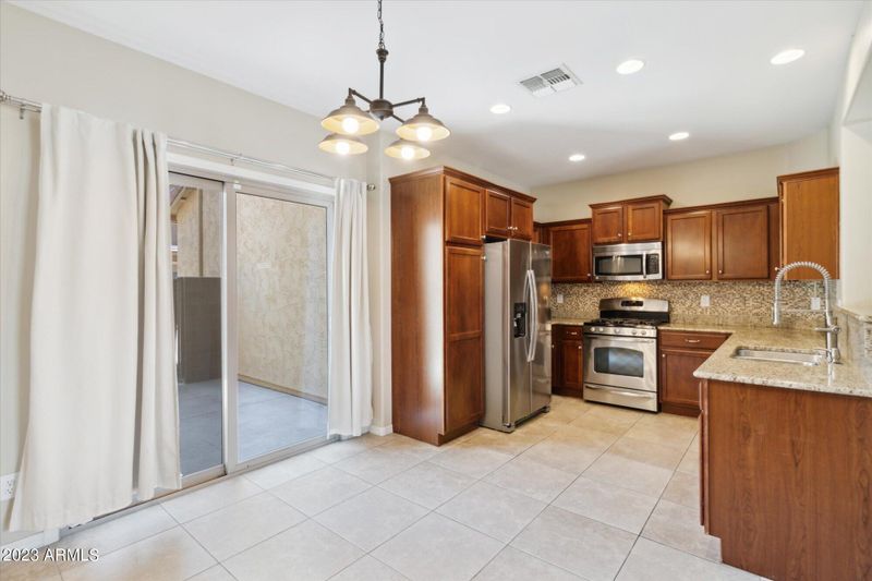 3930 E Cat Balue Dr, Phoenix, AZ 85050