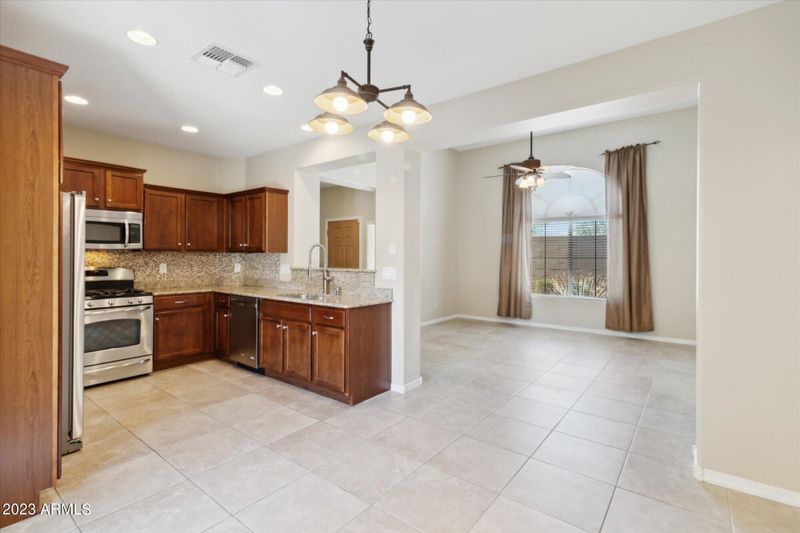 3930 E Cat Balue Dr, Phoenix, AZ 85050