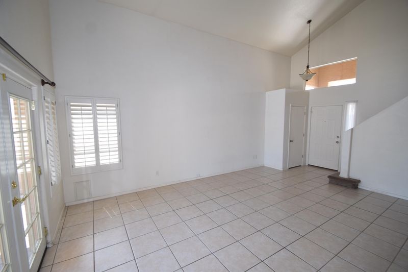 3931 E Kimberly Way, Phoenix, AZ 85050