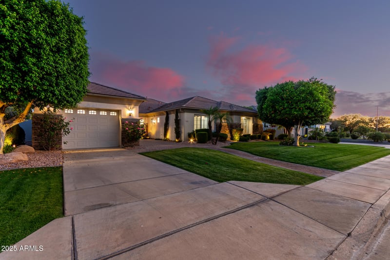 3931 Fox Cir, Mesa, AZ 85205
