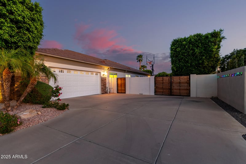 3931 Fox Cir, Mesa, AZ 85205