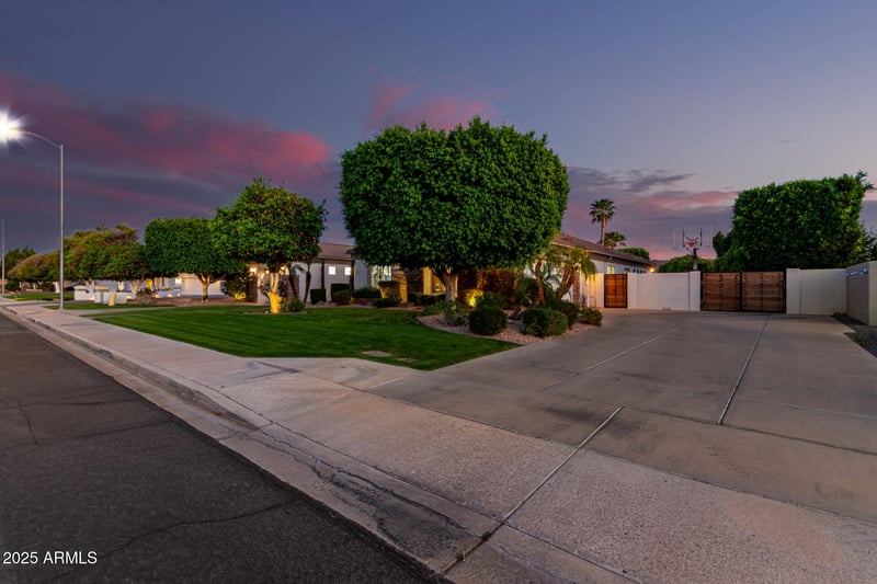 3931 Fox Cir, Mesa, AZ 85205