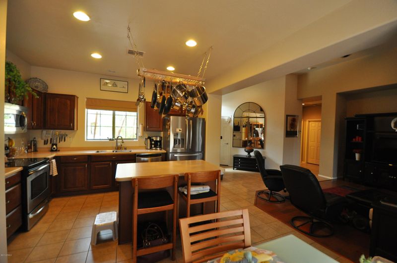 3932 E Branham Ln, Phoenix, AZ 85042