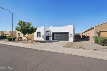 3932 Salter Dr, Glendale, AZ 85308