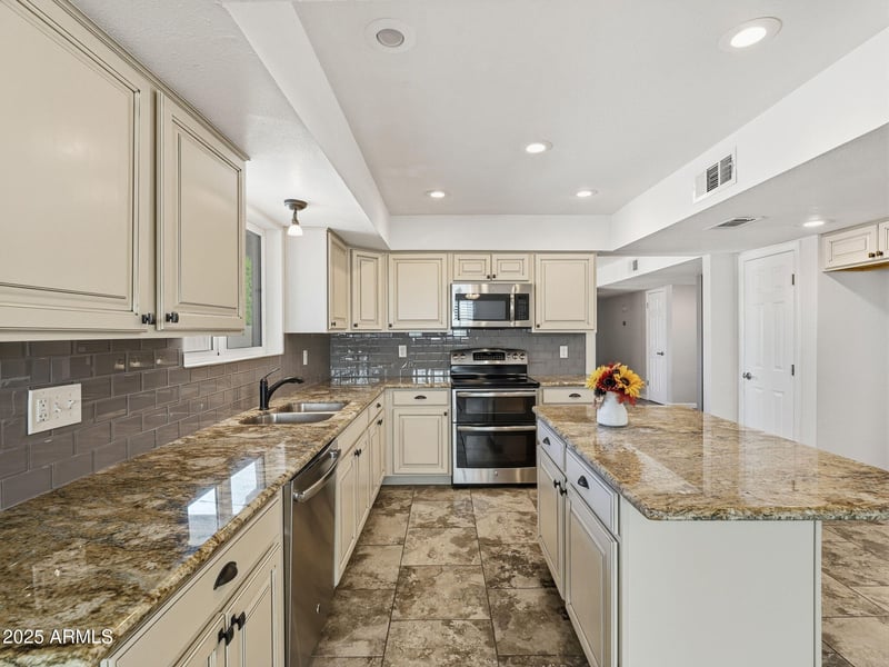 3932 Shaw Butte Dr, Phoenix, AZ 85028