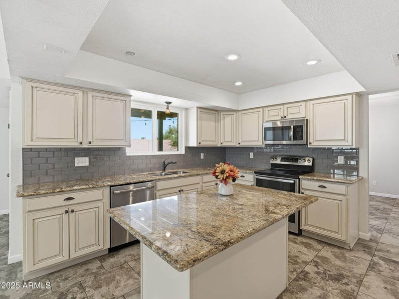 3932 Shaw Butte Dr, Phoenix, AZ 85028