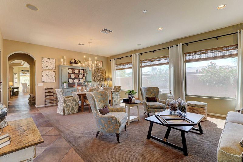 3933 E Patrick Ln, Phoenix, AZ 85050