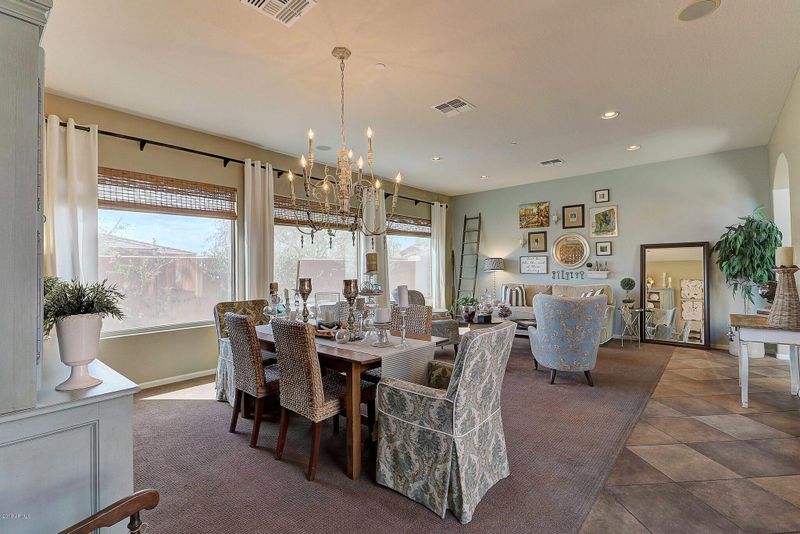 3933 E Patrick Ln, Phoenix, AZ 85050