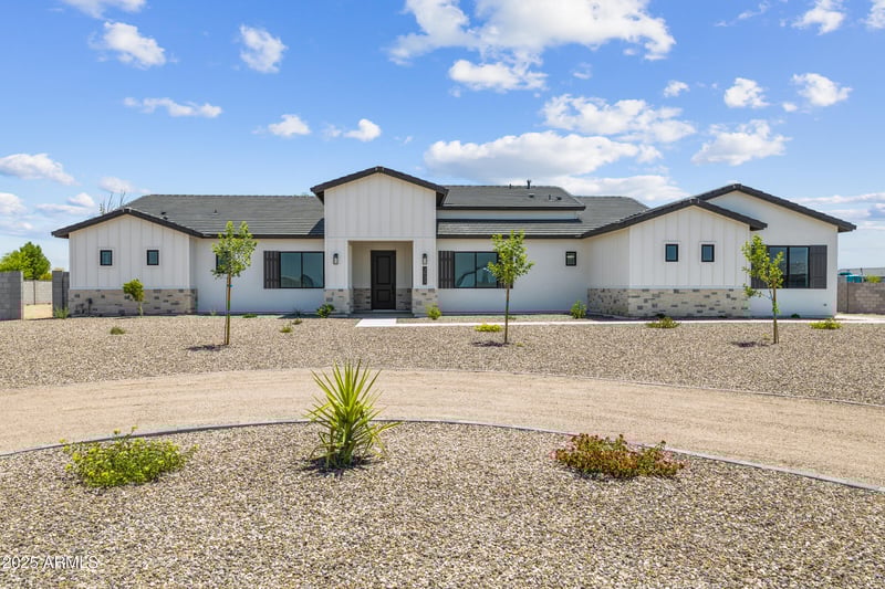 3933 Freeman Ln, San Tan Valley, AZ 85140
