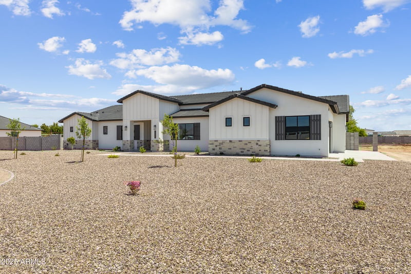 3933 Freeman Ln, San Tan Valley, AZ 85140