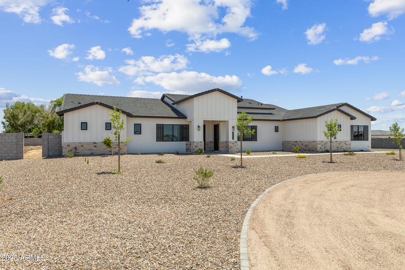 3933 Freeman Ln, San Tan Valley, AZ 85140