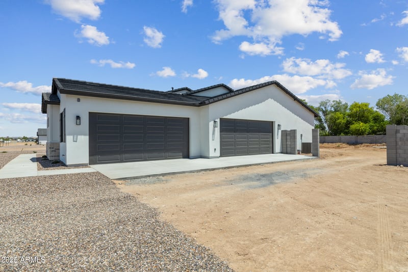 3933 Freeman Ln, San Tan Valley, AZ 85140