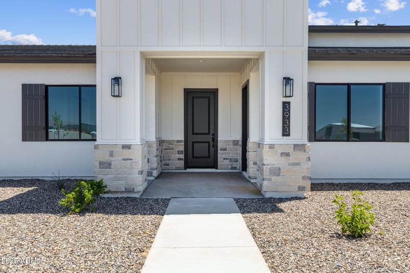 3933 Freeman Ln, San Tan Valley, AZ 85140