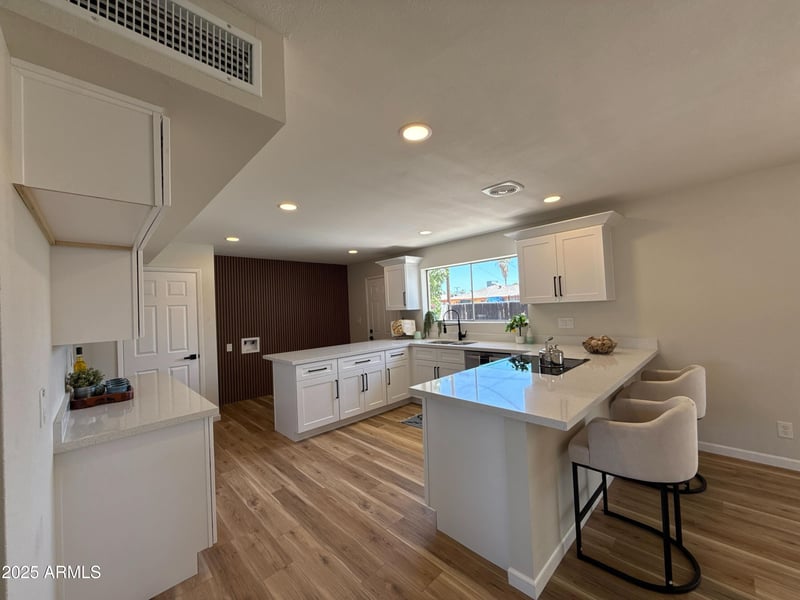 3933 Myrtle Ave, Phoenix, AZ 85051