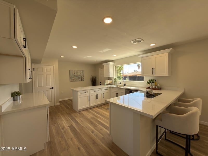 3933 Myrtle Ave, Phoenix, AZ 85051
