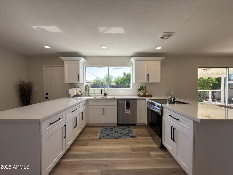 3933 Myrtle Ave, Phoenix, AZ 85051