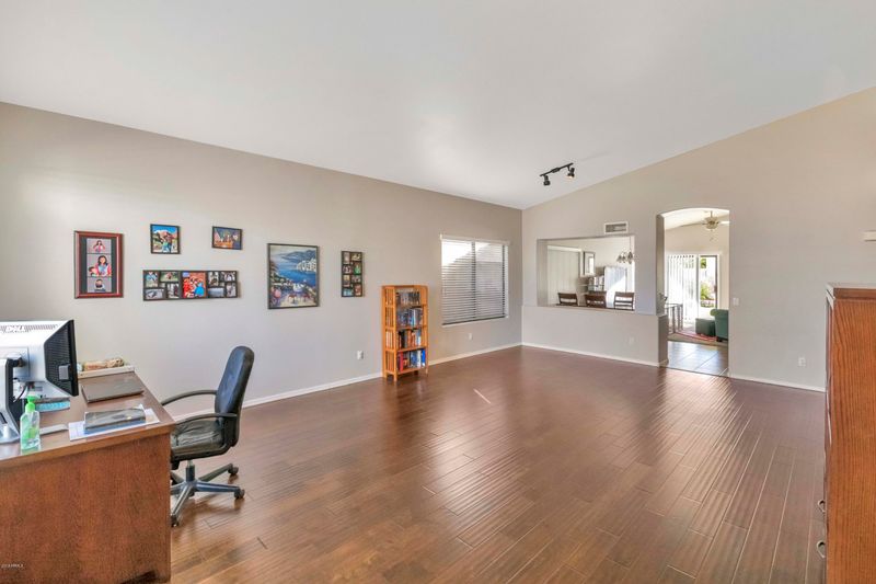 3935 E Taro Ln, Phoenix, AZ 85050