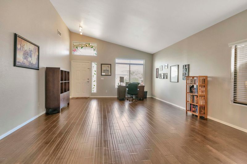 3935 E Taro Ln, Phoenix, AZ 85050
