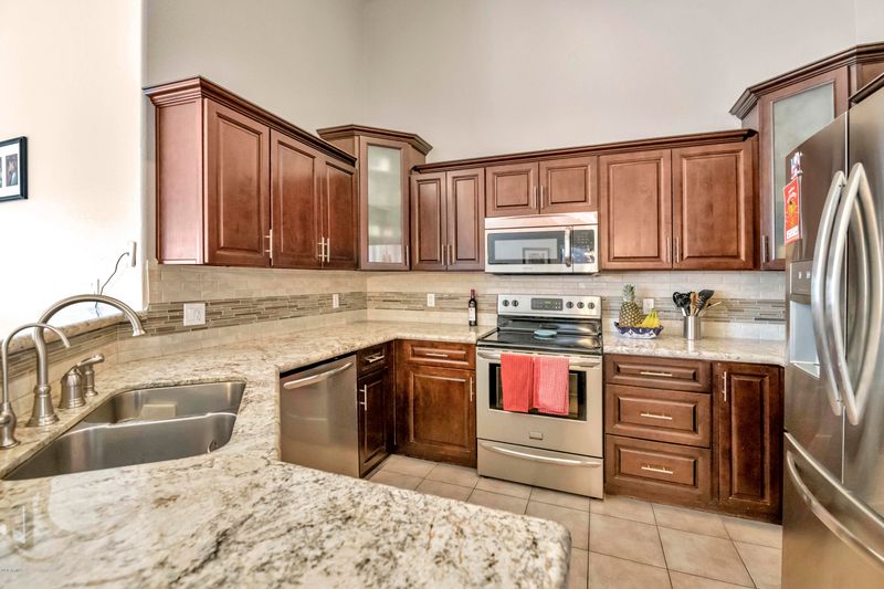 3935 E Taro Ln, Phoenix, AZ 85050