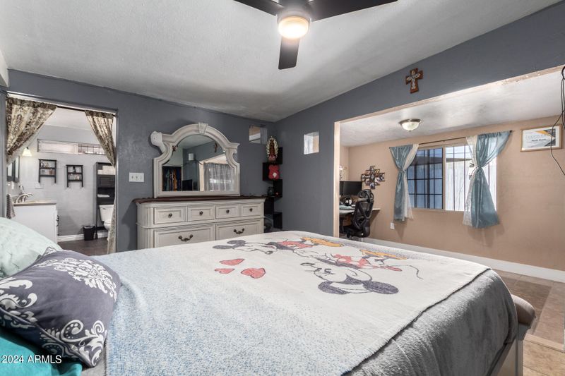 3937 W Almeria Rd, Phoenix, AZ 85009
