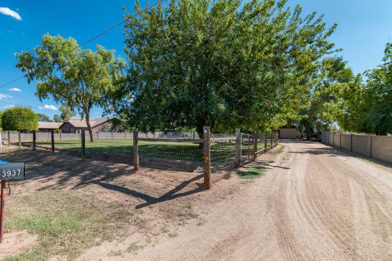 3937 W Morrow Dr, Glendale, AZ 85308