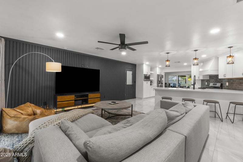 3938 Cheery Lynn Rd, Phoenix, AZ 85018