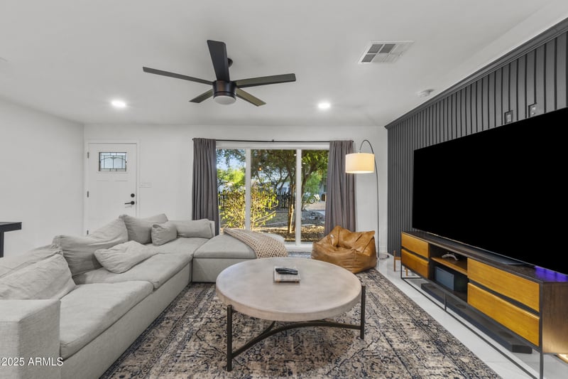 3938 Cheery Lynn Rd, Phoenix, AZ 85018