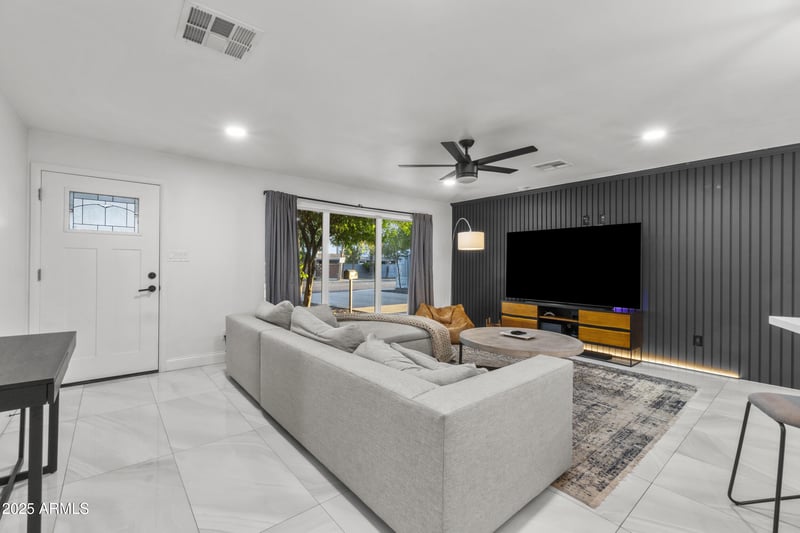 3938 Cheery Lynn Rd, Phoenix, AZ 85018