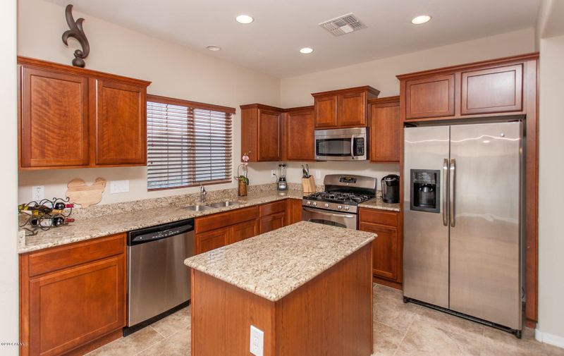 3938 E Cat Balue Dr, Phoenix, AZ 85050