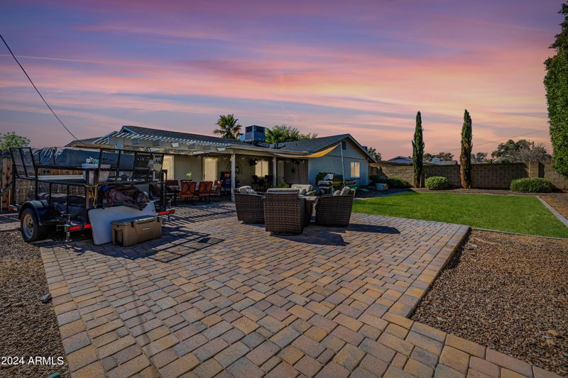 3938 E Shaw Butte Dr, Phoenix, AZ 85028