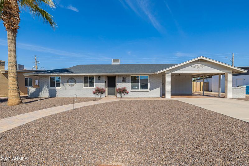 3938 E Shaw Butte Dr, Phoenix, AZ 85028