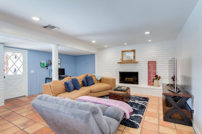 3939 E Shangri La Rd, Phoenix, AZ 85028