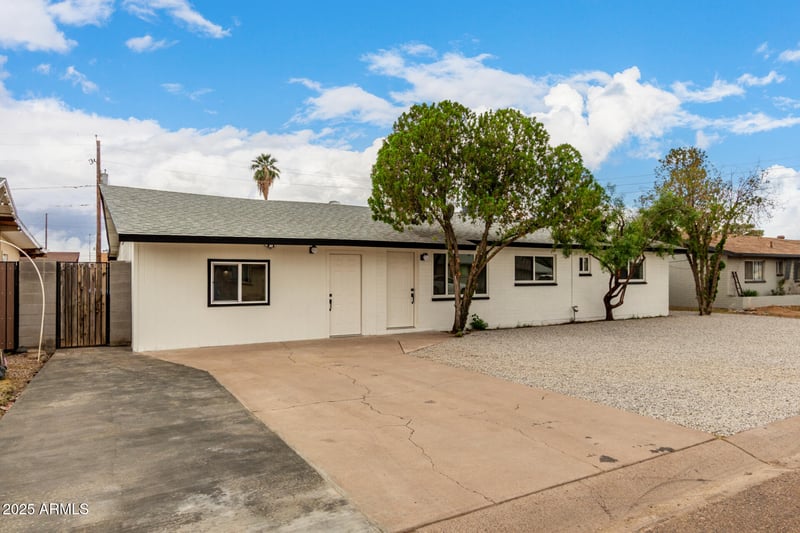3939 Harmont Dr, Phoenix, AZ 85051