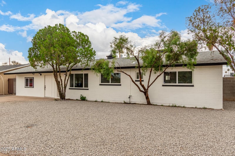3939 Harmont Dr, Phoenix, AZ 85051