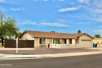 3941 W Desert Hills Dr, Phoenix, AZ 85029