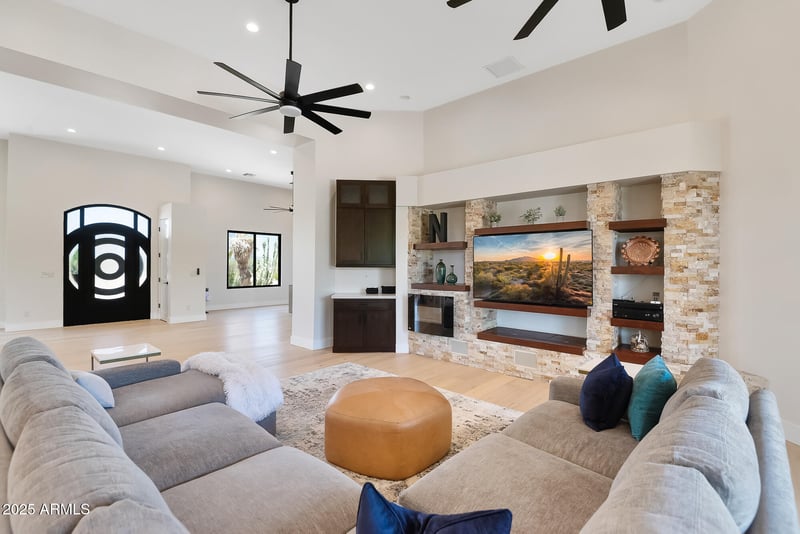 39419 7th Ave, Phoenix, AZ 85086