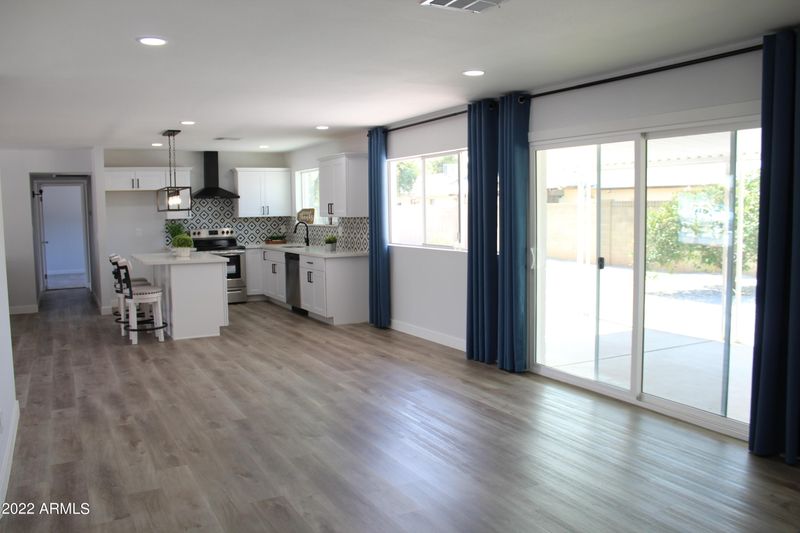 3943 W Paradise Dr, Phoenix, AZ 85029