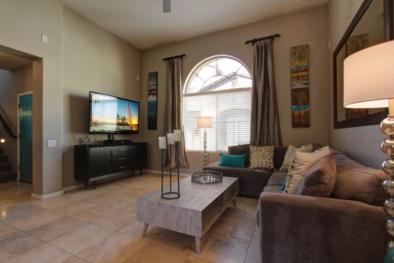 3944 E Cat Balue Dr, Phoenix, AZ 85050