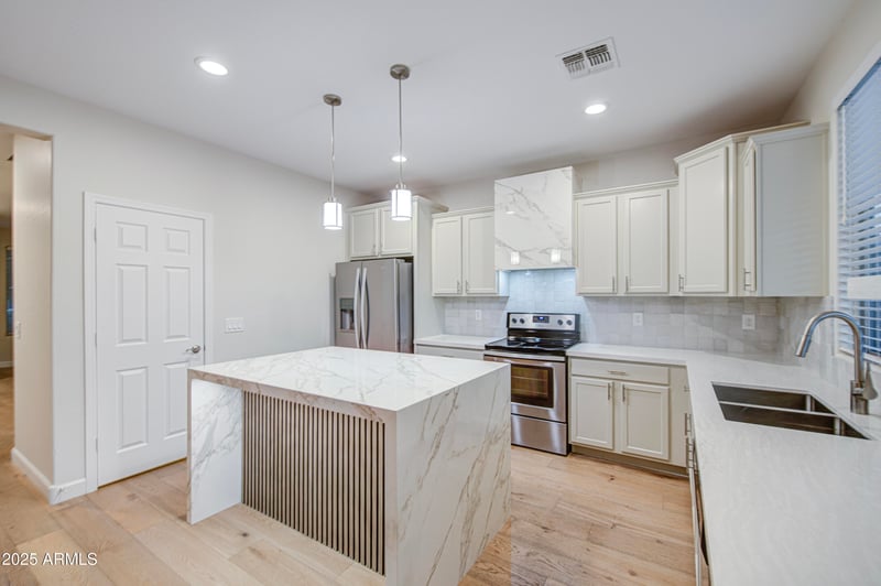 3945 Salter Dr, Glendale, AZ 85308